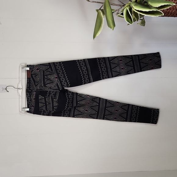 Levi’s Leggings Jeans Black Geometric Aztec Zig Zag Pattern Women’s Skinny Denim - Picture 7 of 9